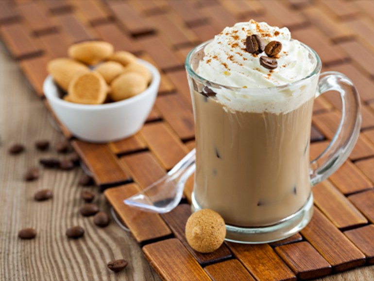 Latte glacé aux pépites aux chocolats